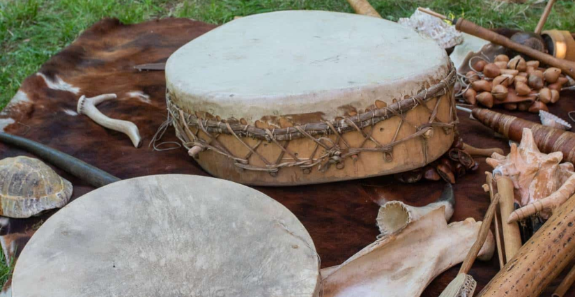 Faites de la Préhistoire ! Musique préhistorique : du chant des pierres au souffle du rhombe au Musée de préhistoire à Solutré