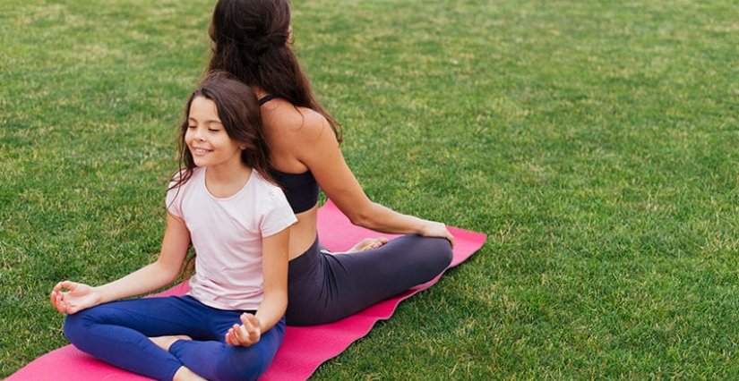 Atelier Yoga parent-enfant au Grand site de Solutré Pouilly Vergisson