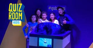 Un anniversaire original comme sur un plateau télé avec Quiz Room Dijon.